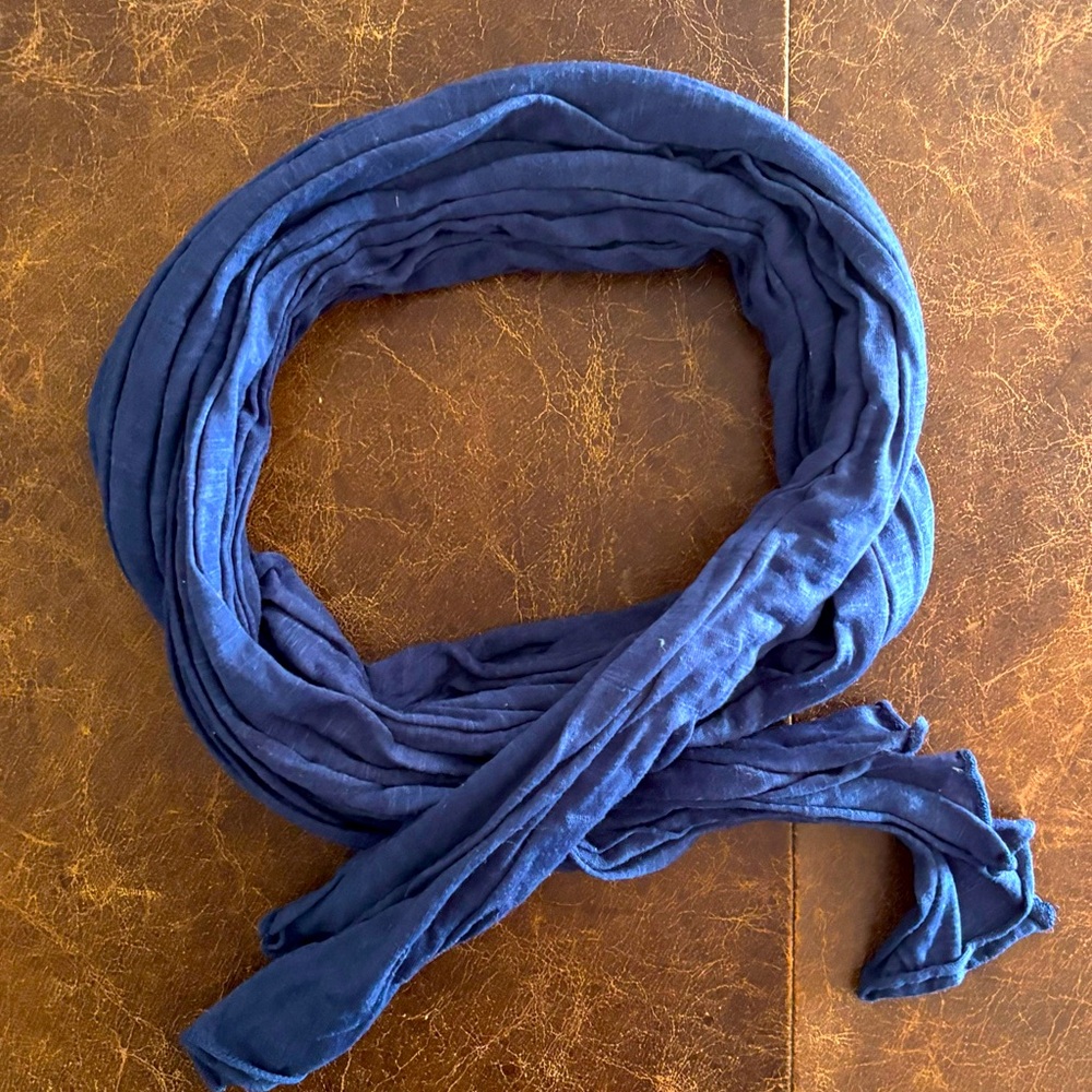 Women infinity, scarf 
Color blue